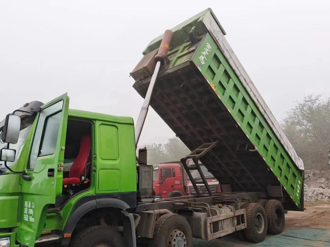 Gruppo nazionale cinese di autocarri pesanti HOWO Used Dump Truck With Superior Quality