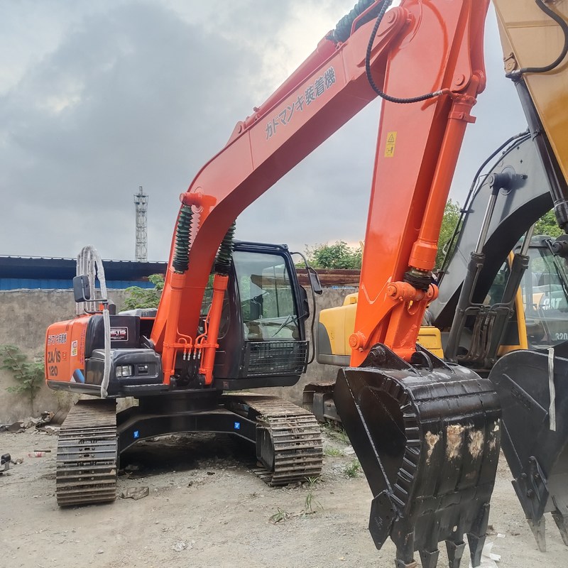 Escavatore usato Hitachi Zaxis 120, ore di lavoro ridotte, contattatemi ora per i dettagli!