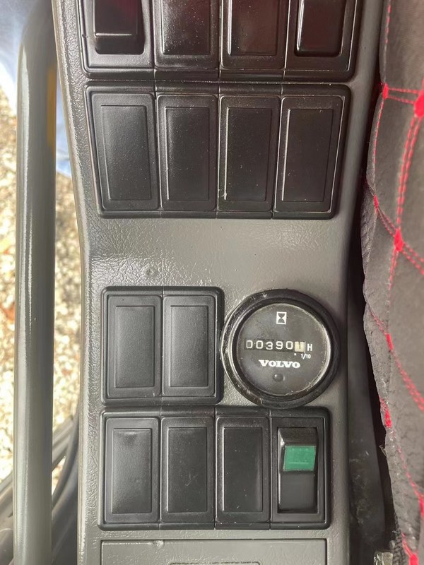 Escavatori ec140 usati in ottime condizioni per i vostri lavori pesanti, chiedete ora!