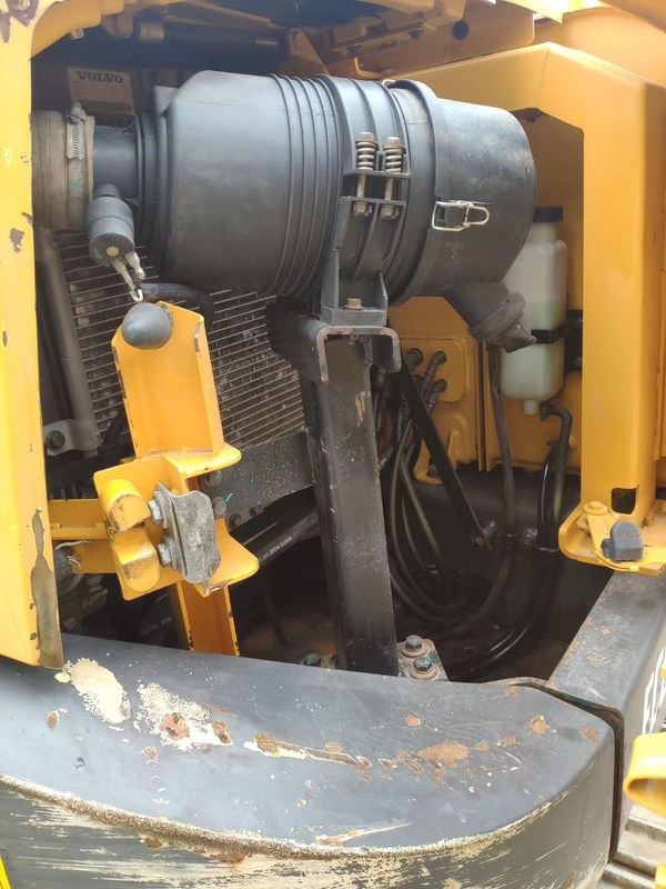 Escavatore Volvo usato da 8 tonnellate ben mantenuto disponibile oggi ad un prezzo scontato