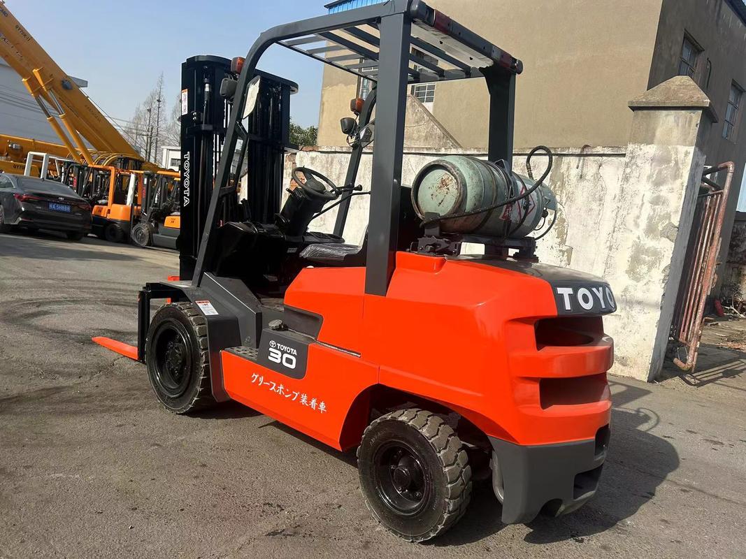Carrello elevatore Toyota usato, carrello elevatore Toyota a carburante, carrello elevatore Toyota a gas usato, dal Giappone