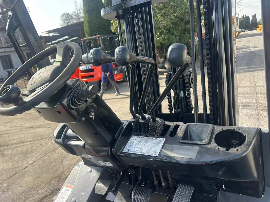 Carrello elevatore Toyota usato, carrello elevatore Toyota a carburante, carrello elevatore Toyota a gas usato, dal Giappone