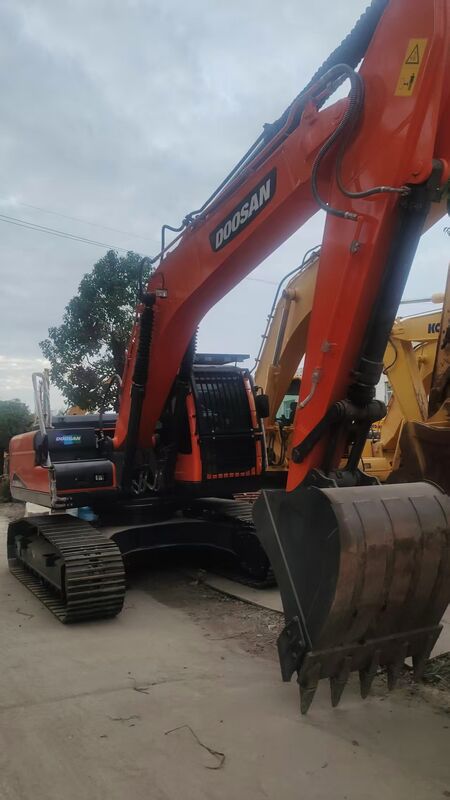 Excavator Doosan DX225LC usato ad alto costo 22000 kg per lavori di terra e ingegneria della pietra