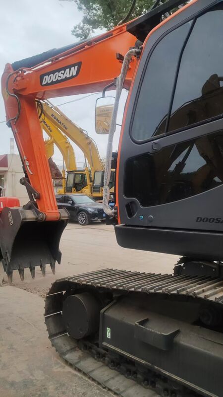 Excavator Doosan DX225LC usato ad alto costo 22000 kg per lavori di terra e ingegneria della pietra
