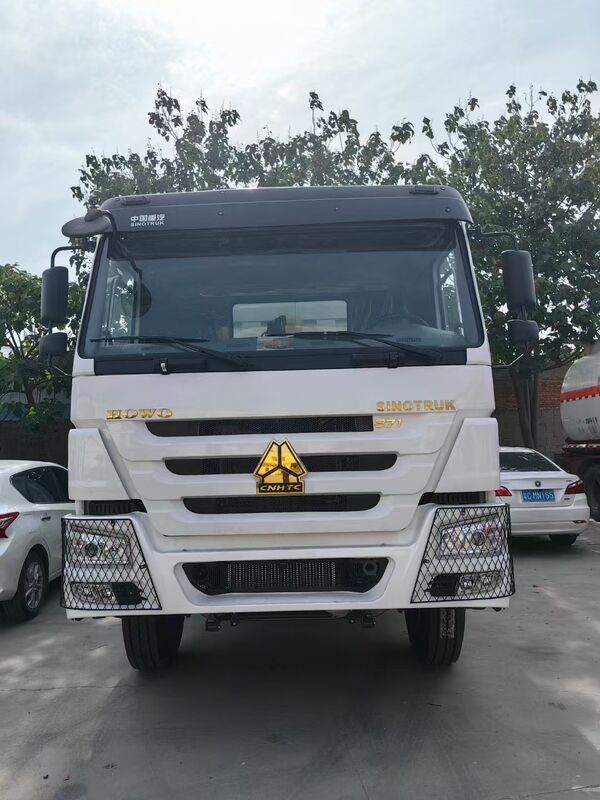 Autocarro pesante Howo Sinotruk 6X4 usato, 371, trattore a metano/GNL con cambio veloce, carburante diesel, guida a sinistra, furgone, cisterna, Cina