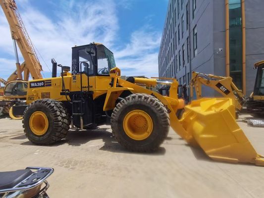 Un caricatore komatsu 380wa usato in buone condizioni per un buon prezzo.