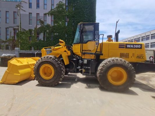Un caricatore komatsu 380wa usato in buone condizioni per un buon prezzo.